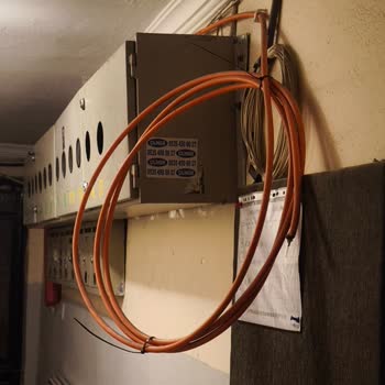 Fiber Hattın Tamamlanmaması Ve Bina Girişindeki Kabloların Estetik Bozulması