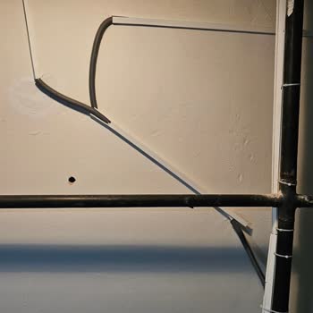 TÜRKSAT’ın Özensiz Kablo Tesisatı Ve Görüntü Kirliliği