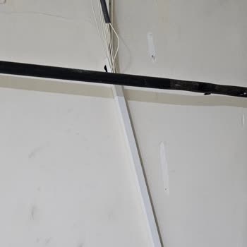 TÜRKSAT’ın Özensiz Kablo Tesisatı Ve Görüntü Kirliliği