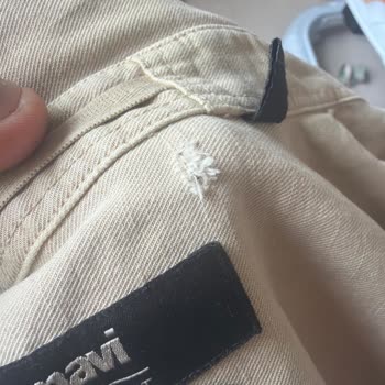 Mavi Personelinin İlgisizliği Ve Alarmlı Gömleğin Deforme Olması Değişim Talebinin Reddedilmesi