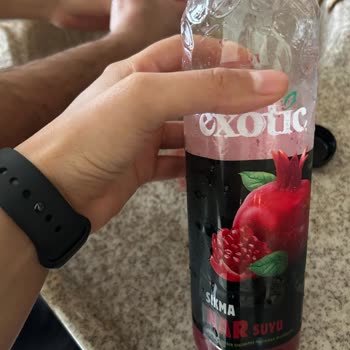 Şişen Ve Patlayan Nar Suyu Sağlık Endişesi Yaratıyor