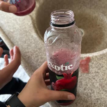 Şişen Ve Patlayan Nar Suyu Sağlık Endişesi Yaratıyor