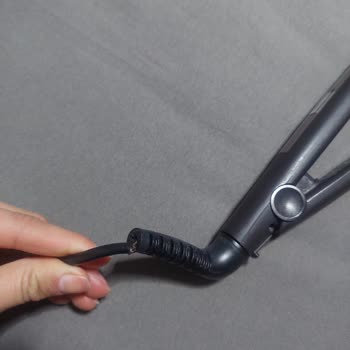 Remington Pro-Ceramic Ultra S5505 Saç Düzleştiricisinin Kablo Patlaması Ve Yangın Tehlikesi