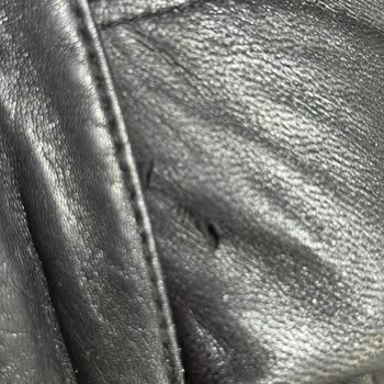 Garanti Kapsamında Olmadığı Söylenen Montda Sırt Yırtılması