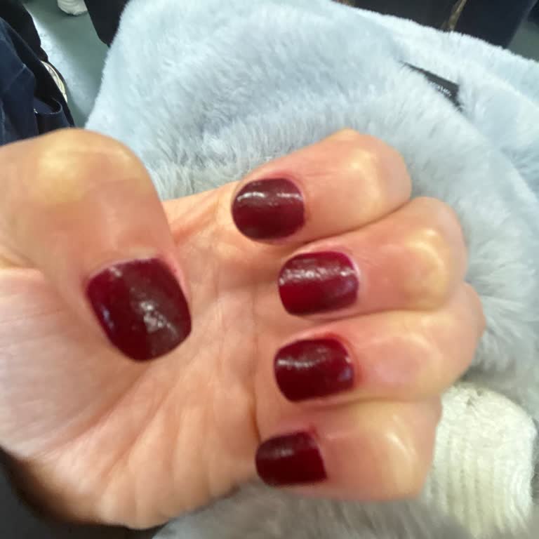 San Kuaför'de Tecrübesiz Manikür Ve Ücret İadesi Talebi