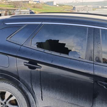 Opel Yetkili Servisinde Cam Stok Eksikliği, Uzun Bekleme Ve İkame Araç Talebi