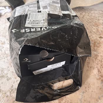 Yurtiçi Kargo Çavuşbaşı Şubesinde Açık Ve Parçalanmış Paket Şikayeti