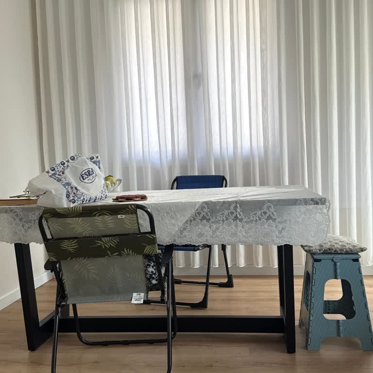 Eksik Sandalyeler Nedeniyle Yaşlı Ebeveynler İçin Mobilya Teslimatı Gecikti