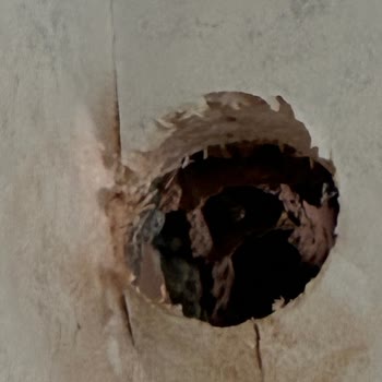 Yağmur Borusuna Delik Açıldı Ve Ücretsiz Onarım Talebi