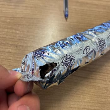 Şok Mağazasında Torku Premio Ürününün Yırtık Ambalajı Ve Bayatlığı