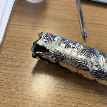 Şok Mağazasında Torku Premio Ürününün Yırtık Ambalajı Ve Bayatlığı