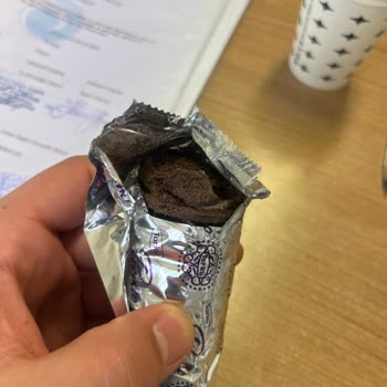 Şok Mağazasında Torku Premio Ürününün Yırtık Ambalajı Ve Bayatlığı