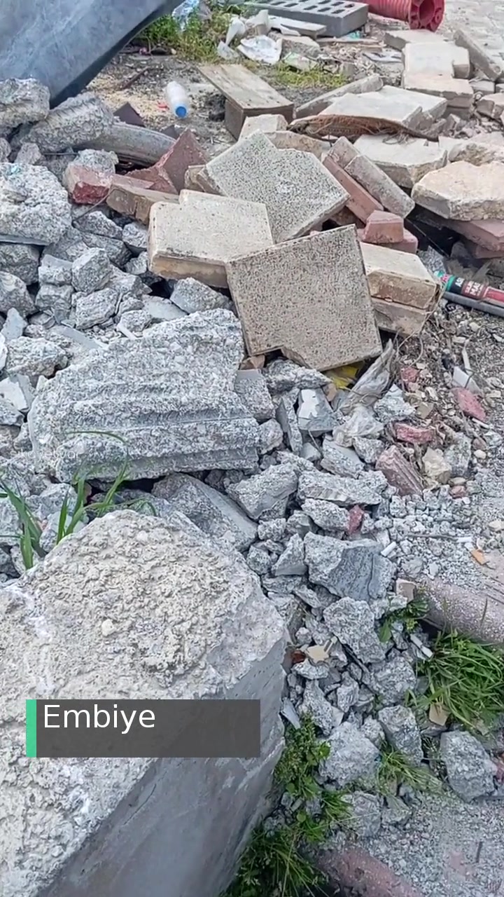 Bursa Büyükşehir Belediyesi Ovaakça Meydanı Moloz Dolu! videonun kapak resmi