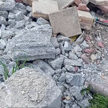 Bursa Büyükşehir Belediyesi Ovaakça Meydanı Moloz Dolu!