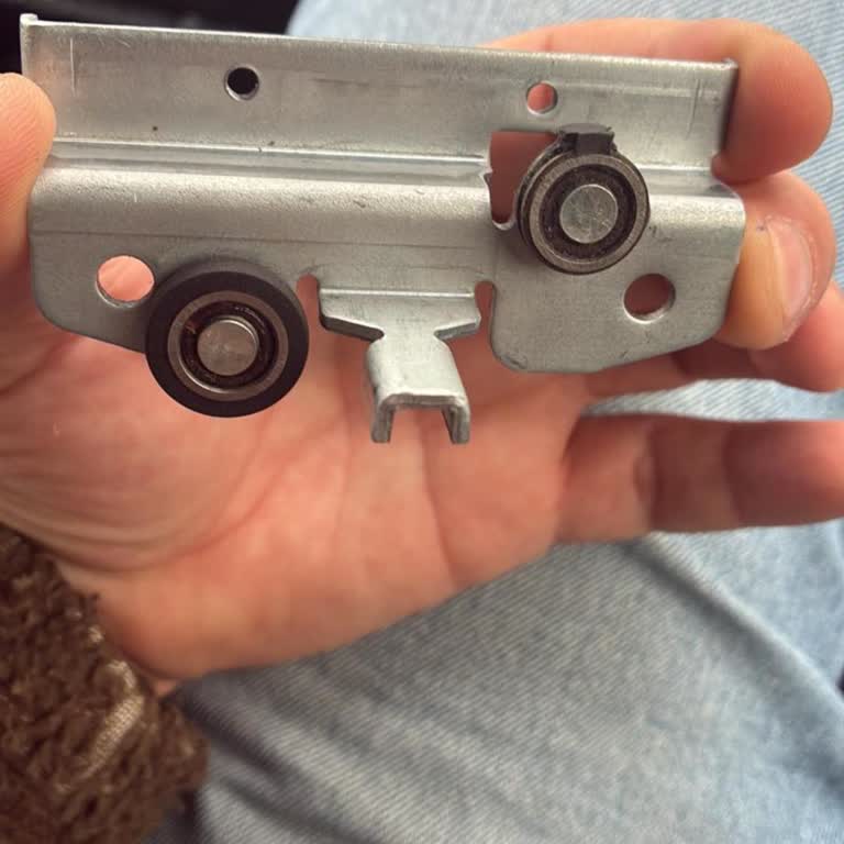 Samet A. Ş Markalı Sürgü Parçası Eskidi, Parça Değişimi Ve Firma İletişimi Talebi