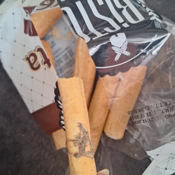 Bisto Galetada Hijyen İhlali Ve Saç Yumağı Benzeri Kirlilik