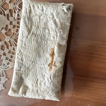 Son Kullanma Tarihi Geçmemiş Pizza Tostunun Küflenmesi Ve Güven Kaybı