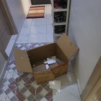 A101 Ekstra’dan Gelen Çapa Makinesinde Eksik Parçalar Ve Hasarlı Kutu