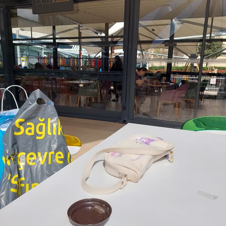 Para Üstü Yetersizliği Nedeniyle Nakit Ödeme Reddedildi Ve Çocuklar Su İçemedi