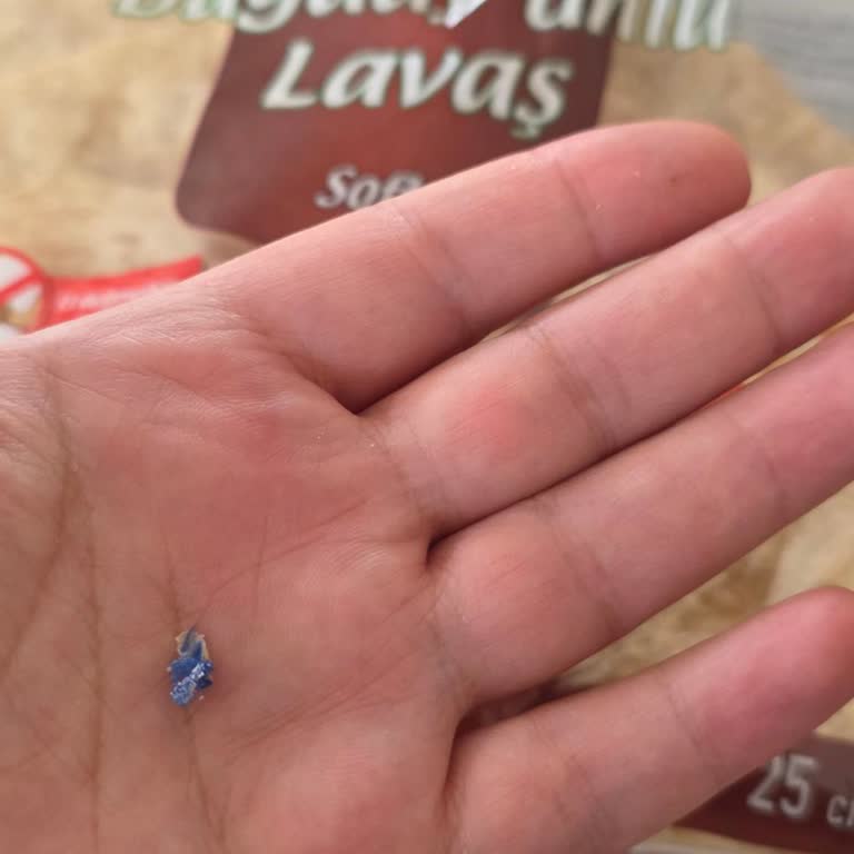 Untad Lavaşta Mavi İp Parçası Hijyen Sorunu