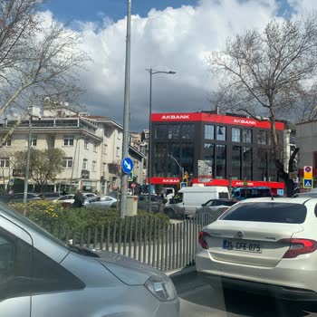 Ahmediye Göbekteki Otopark Sebebiyle Üsküdarda Şiddetli Trafik Sıkışıklığı