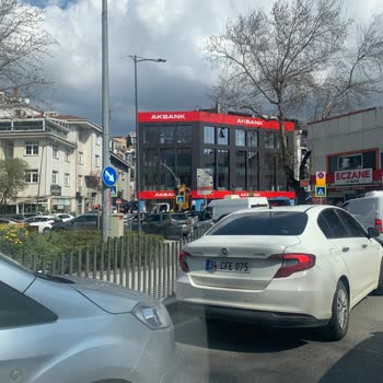 Ahmediye Göbekteki Otopark Sebebiyle Üsküdarda Şiddetli Trafik Sıkışıklığı