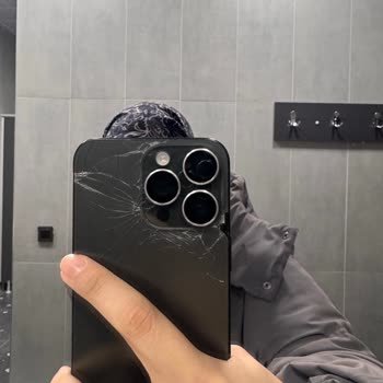 Sivas İvapark Kiit Teknoloji Mağazasında İphone 15 Pro Max Kılıfı Çıkarma Sırasında Cihaz Kırıldı