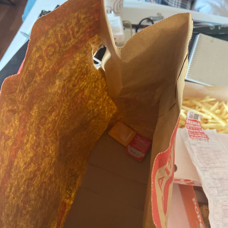 Yemeksepeti Üzerinden Popeyes Siparişinde Sandviçler Eksik Ve İletişim Sorunu
