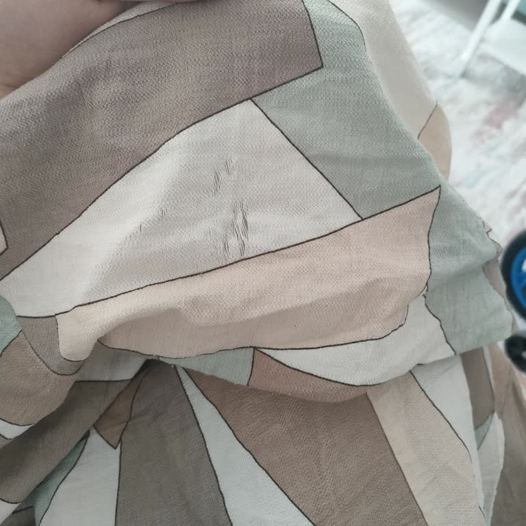 Beş Kez Giyen Gömlekte Dikiş Sorunu, Değişim Talebi