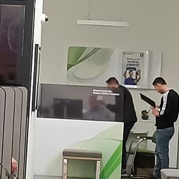 Girişte Güvenlik Görevlisi Olmadan Müşteriler Şubenin Sonuna Yönlendiriliyor