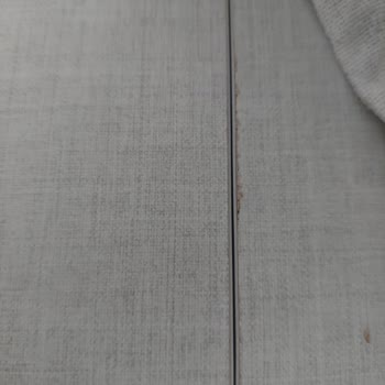 Bellona Valencia Yemek Masasında Şişme Ve Renk Değişimi Nedeniyle Ayıplı Ürün Değişimi Talebi