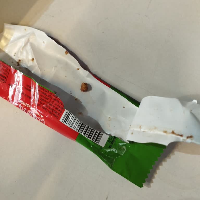 Ülker Çokonat Çikolatasında Taş Benzeri Yabancı Madde Ve Diş Kırılması