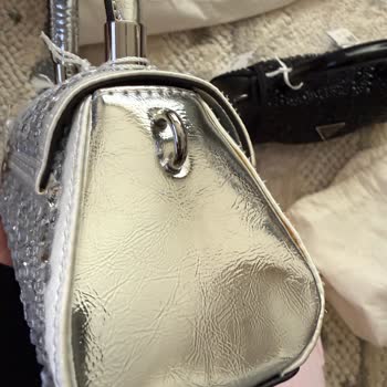 Kötü Paketleme, Kullanılmış Çanta Ve Yanıtsızlık Üzerine Değişim Talebi