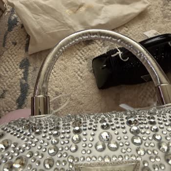 Kötü Paketleme, Kullanılmış Çanta Ve Yanıtsızlık Üzerine Değişim Talebi