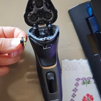 Philips Tıraş Makinesindeki Kırık Düğme İçin Yedek Parça Temini Talebi