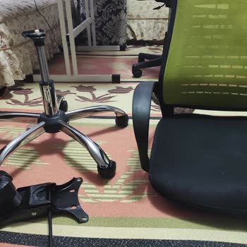 Kırılan Bilgisayar Koltuğu İçin Ücretsiz Onarım Talebi