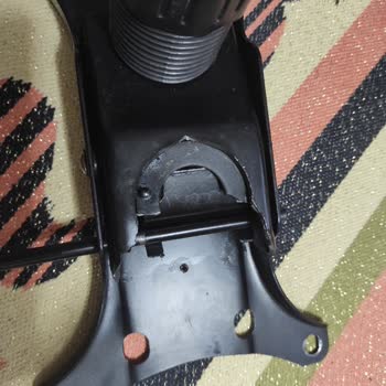 Kırılan Bilgisayar Koltuğu İçin Ücretsiz Onarım Talebi