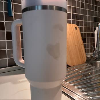 Stanley Termos Bardakta Lekeler Ve Eğik Pipet, Amazon Ve Stanley Çözüm Sunmuyor