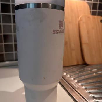 Stanley Termos Bardakta Lekeler Ve Eğik Pipet, Amazon Ve Stanley Çözüm Sunmuyor