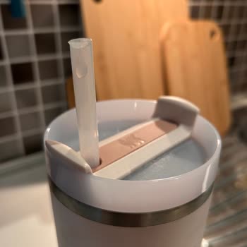 Stanley Termos Bardakta Lekeler Ve Eğik Pipet, Amazon Ve Stanley Çözüm Sunmuyor