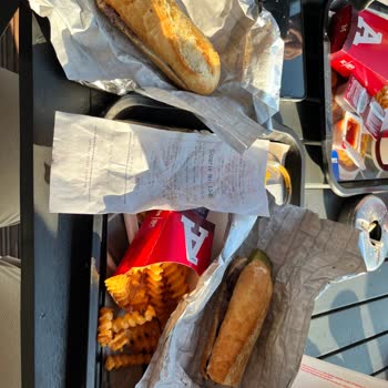 Arby's Şubesinde Yarım Sandviç, Hijyen Sorunu ve Saygısız Personel