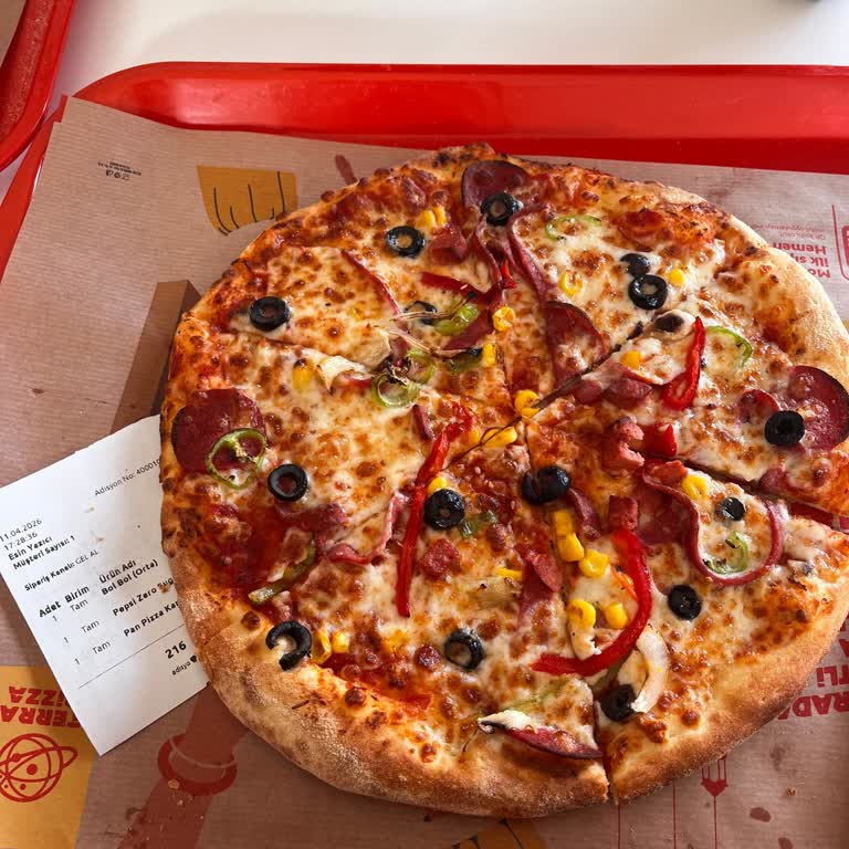 Terra Pizza’da Az Malzemeli Pizza Ve Çözüm Sunulmaması