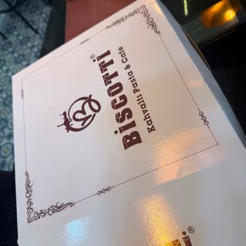 Siirt Biscotti Yenimahalle Şubesi Bayat Doğum Günü Pastasıyla Mide Bulantısı Ve Karın Ağrısı Yarattı