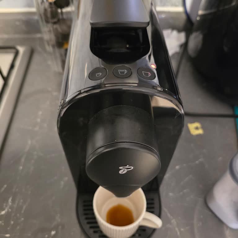 Kırmızı Işık Yanan Kahve Makinesi İçin Hızlı Garanti Çözümü Talebi