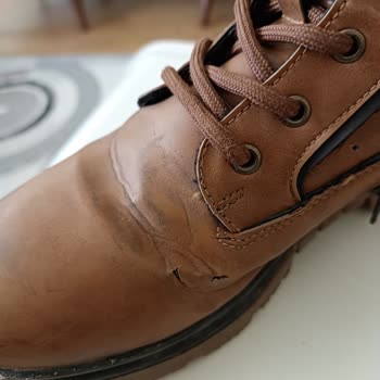 İki Yıllık Garantili Çocuk Botu 15 Gün İçinde Kullanılamaz, Üretim Hatası Yok Diyorlar