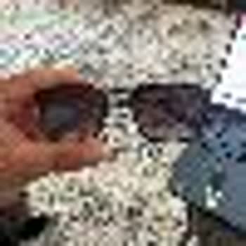 Dayanıklılık Sözleri Boşa, Gözlük Camları Hemen Çizildi