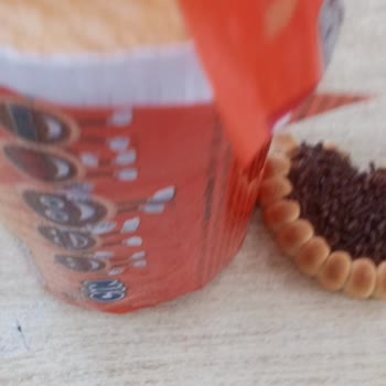 Paketten Çıkan Isırılmış Eti Cin Atıştırmalığı Sağlık Ve Hijyen Endişesi