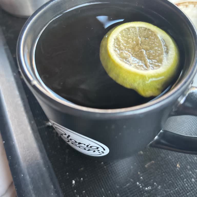 Gloria Jeans Şubesinde Limonlu Çay Ücretlendirilmesi Ve Kaba Tavır