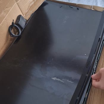 Sürat Kargo’dan Gelen Kırık Monitor İçin Sorumluluk Talebi