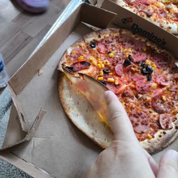 Orta Boy Pizzalarda Soğuk Ve Malzeme Eksikliği Şikayeti